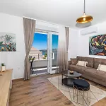 Appartamento Beach Front Apartment In Seget Donji With Wifi *