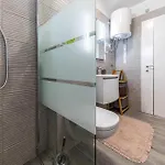 Beach Front Apartment In Seget Donji With Wifi Appartamento *