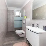 Appartamento Beach Front Apartment In Seget Donji With Wifi