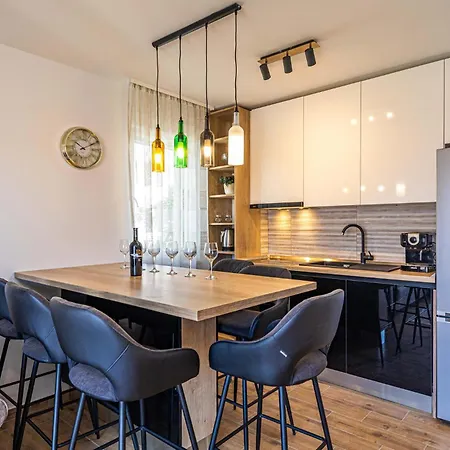 1 Bedroom Lovely In *