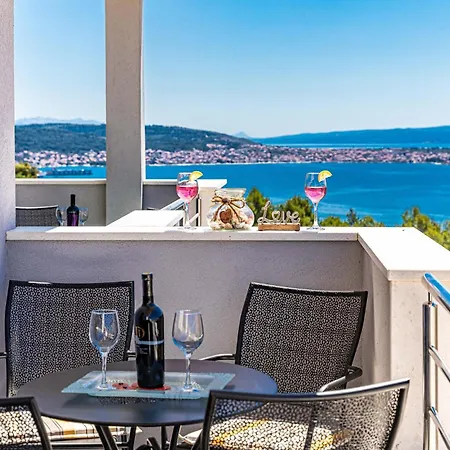1 Bedroom Lovely In Apartment