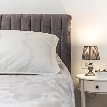 1 Bedroom Lovely In *