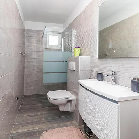 Apartment 1 Bedroom Lovely In
