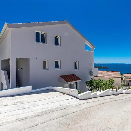 Apartment 1 Bedroom Lovely In *