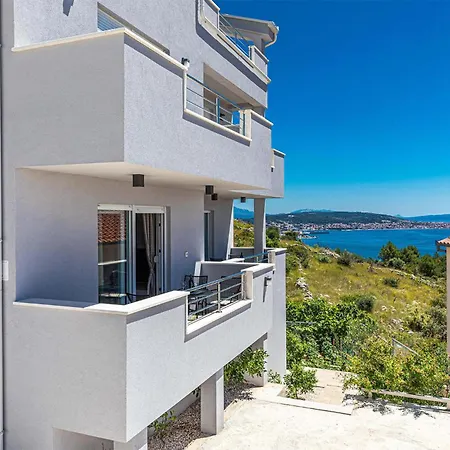 Appartamento Beach Front Apartment In Seget Donji With Wifi Donji Seget